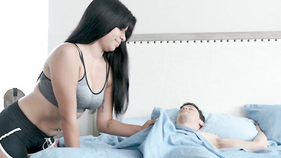 Сводная сестра трахается с братом за деньги