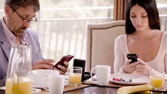 Красивая жена изменяет мужу с большим черным членом