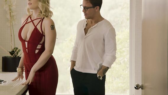 Блондинка сквиртит на негре