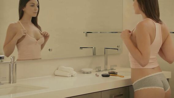 Женатый мужик трахнул няню и кончил в ее влагалище