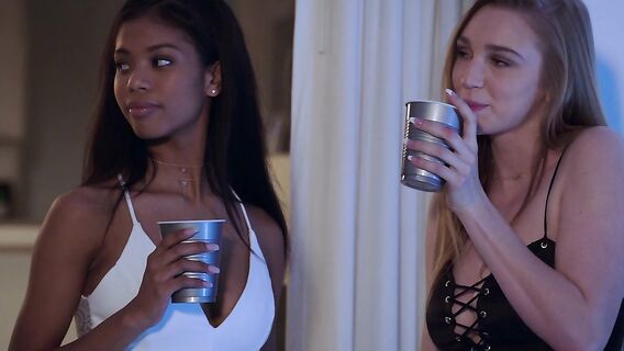 Утренний секс с негритянкой и блондинкой