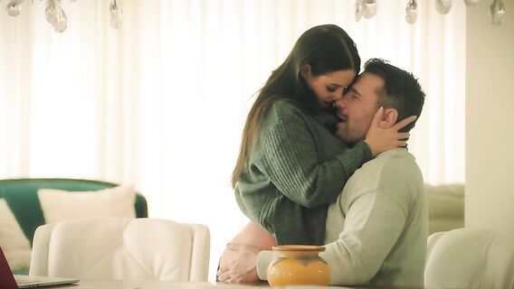 Страстный секс с женой после командировки