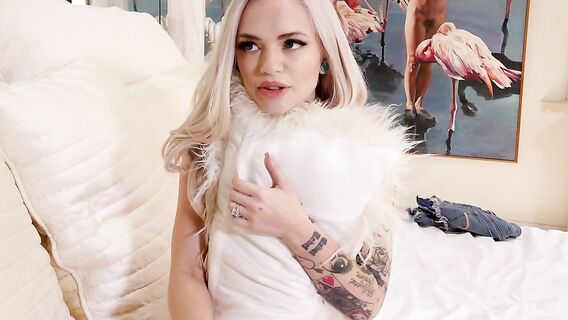 Сводный брат шантажом заставил сестру заняться сексом