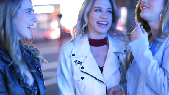 Три здоровых негра ебут трех блондинок