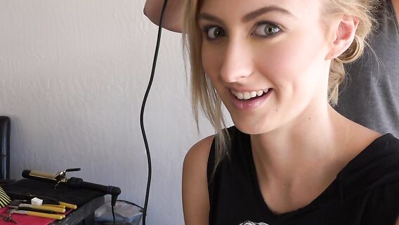 Высокая блондинка прошла кастинг