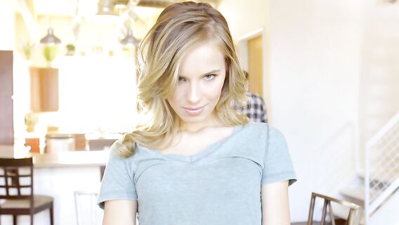 Девушка кричит заткнись и кончай в меня