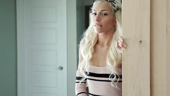 Сестра забралась к сводному брату в постель