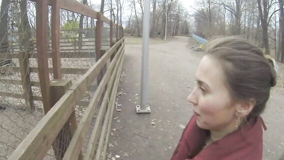 Анал с русской девкой в подъезде сразу после знакомства