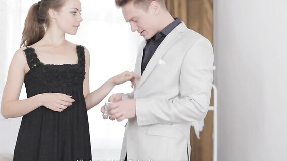 Секс за деньги с молодой русской куртизанкой в черных чулках