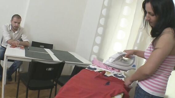 Отдал трахнуть другу свою привязанную девушку с завязанными глазами