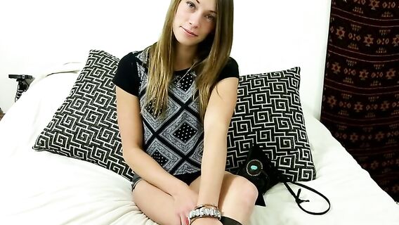 Независимая и скромная девушка оказалась шлюхой