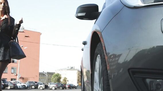 Русский парень получает благодарность за помощь в виде страстного секса