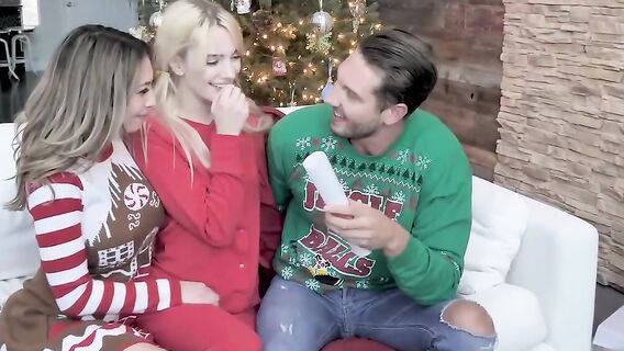 Рождественский праздник с приемной дочерью